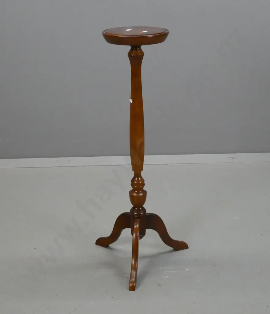 Retro vase stand, circular top, turned fluted column to three point base.H-840 D-210 Image 1++