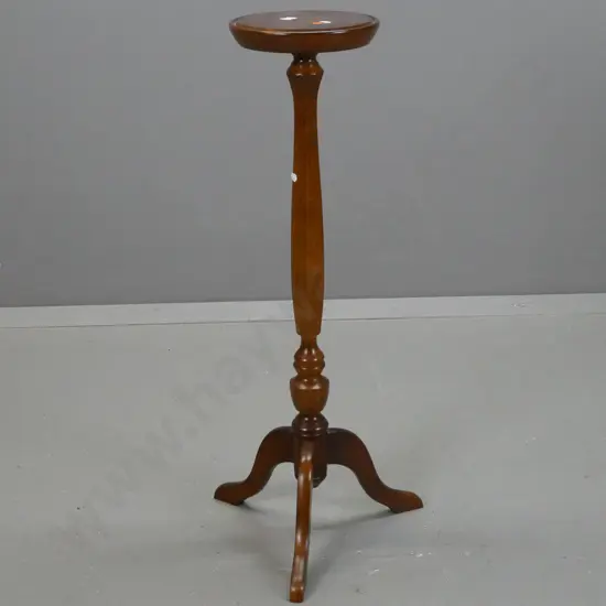 Retro vase stand, circular top, turned fluted column to three point base.H-840 D-210