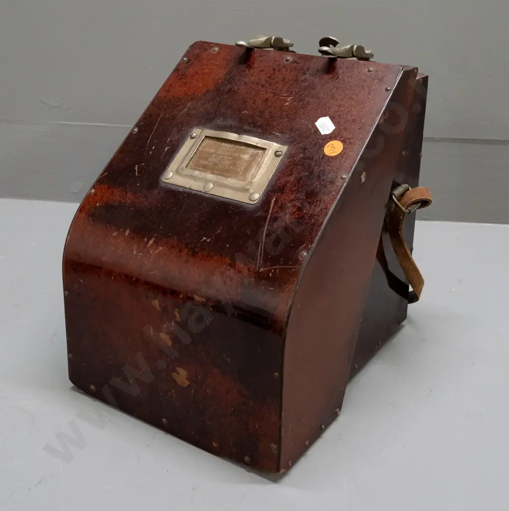 vintage bubble sextant in fitted composite or bakelite case - marked AM / Mark IXa - with strap clip on top. Some age Image 1++