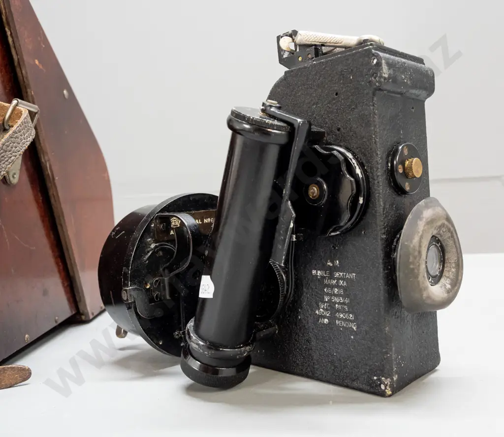 vintage bubble sextant in fitted composite or bakelite case - marked AM / Mark IXa - with strap clip on top. Some age Image 1++