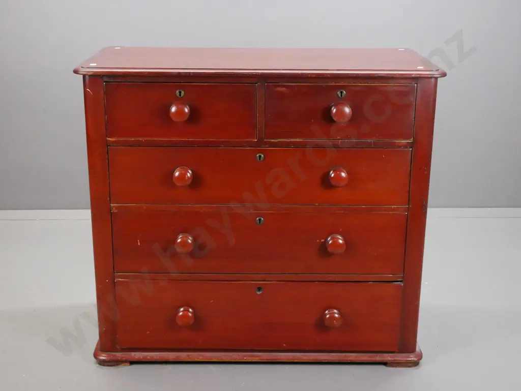 Colonial round cornered chest of 5 drawers, 2 small, 3 long, turned wooden knobs, round brass escutcheons Image 1++