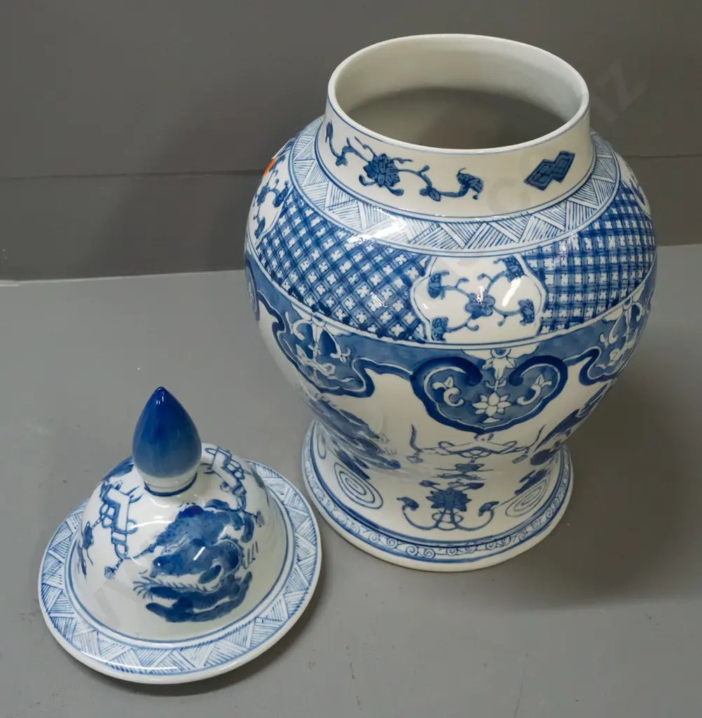 Chinese blue & white large lidded temple urn with phoenix and dragon decoration H-470 D-220 at widest Image 1++