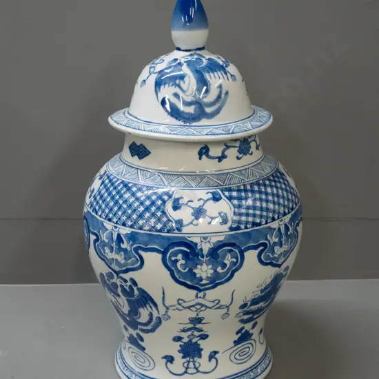 Chinese blue & white large lidded temple urn with phoenix and dragon decoration H-470 D-220 at widest
