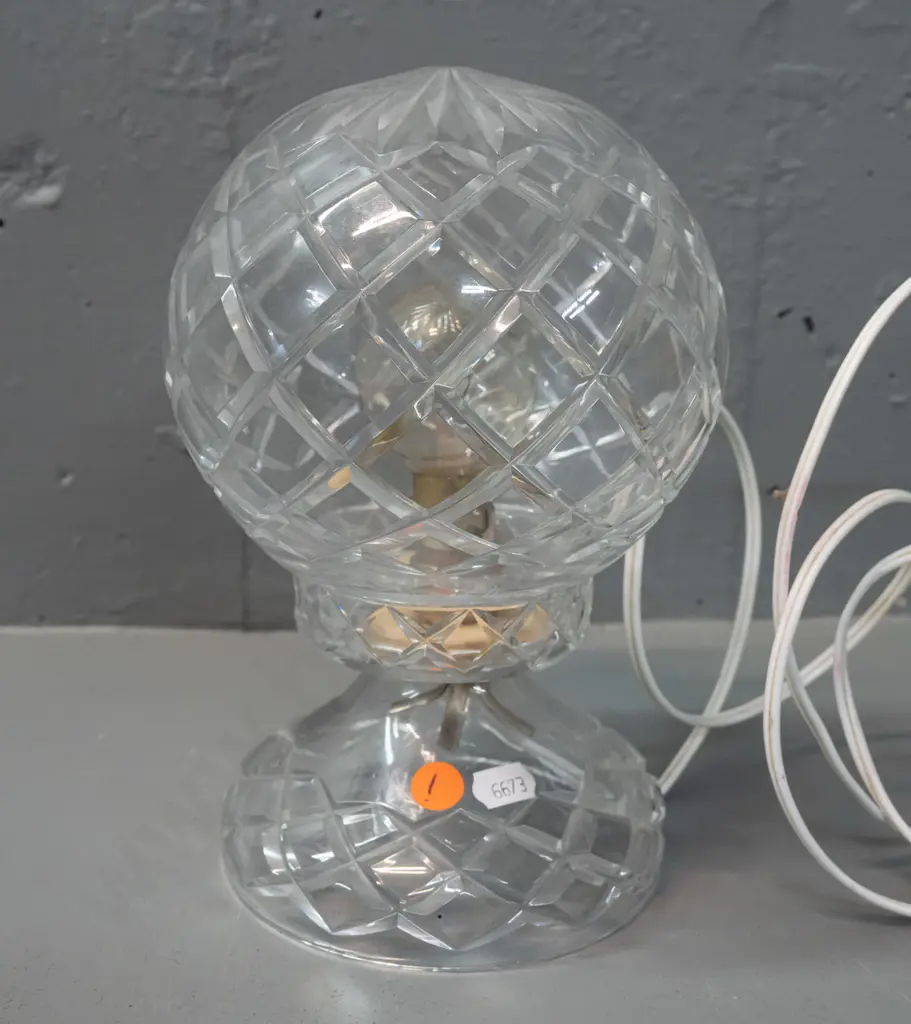 2-piece cut crystal table lamp with globe-shaped shade - working but fitting is loose H-230 Image 1++