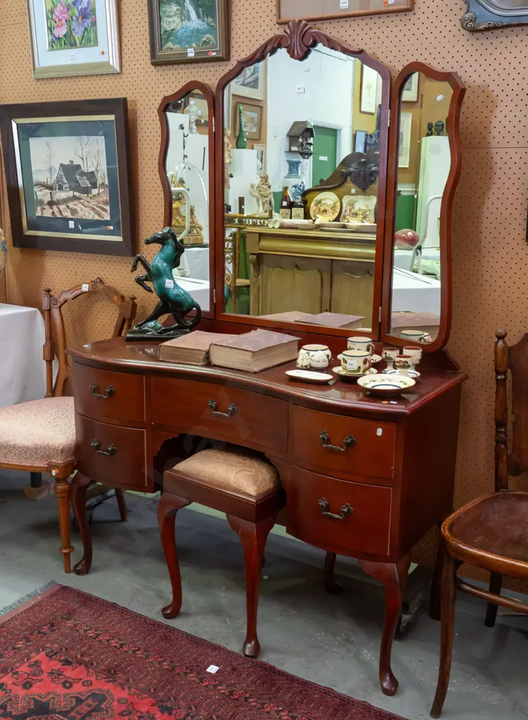 reproduction NZ-made mahogany 5-drawer dressing table on short cab legs, with metal drop handles, shaped mirrors - with Image 1++