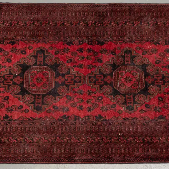 red ground woolen hand knotted Persian style rug, slight wear H1520 W1000