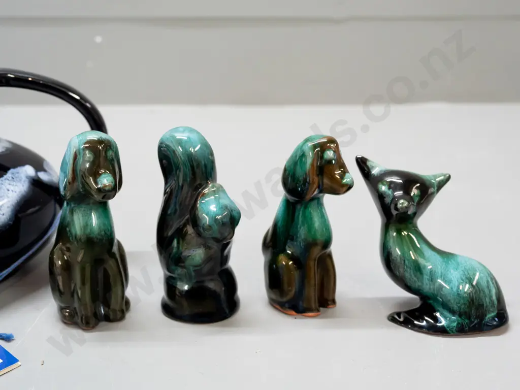 Blue Mountain Pottery - 2 blue and white jugs, gold and brown duck H-140 and 4 miniature animal figures Image 1++