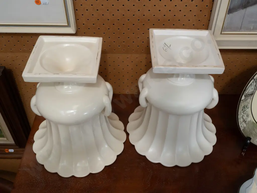 2x Bretby England cream/ivory glaze urn vases H-270 D-240 Image 1++