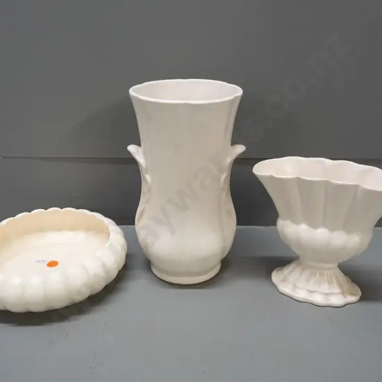 Crown Lynn float bowl D-200 and two Shorter & Son vases - minor staining inside