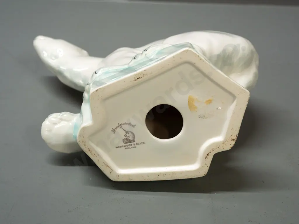 Wedgwood polar bear figure H-165 L-210 Image 1++