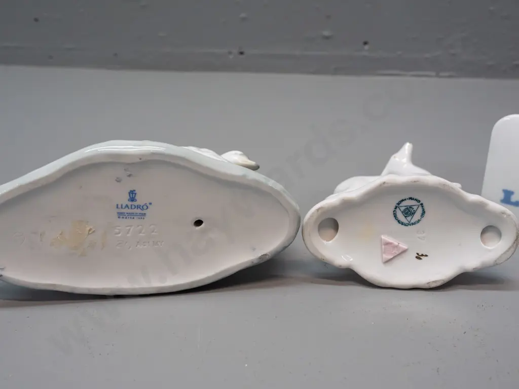 3x pieces of Lladro - swan & cygnets, 1991 Christmas birds, and display sign - and a Royal Dux deer figure. Swans H-110 Image 1++