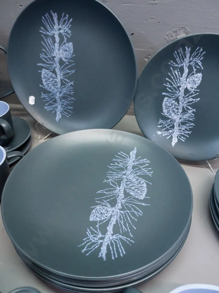 retro Dorothy Thorpe mid-60s Crown Lynn "Pine" pattern table ware - coffee pot, cream & sugar, 6 trios, Image 1++