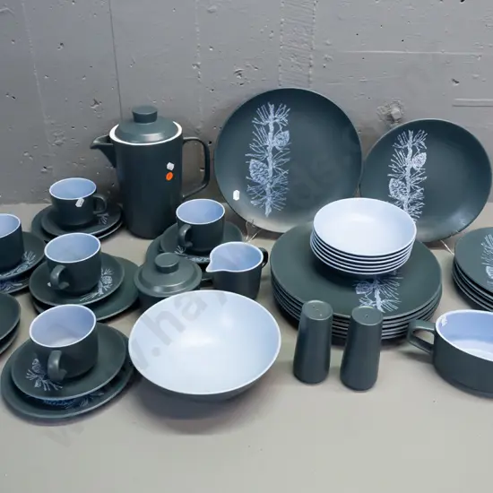 retro Dorothy Thorpe mid-60s Crown Lynn "Pine" pattern table ware - coffee pot, cream & sugar, 6 trios,