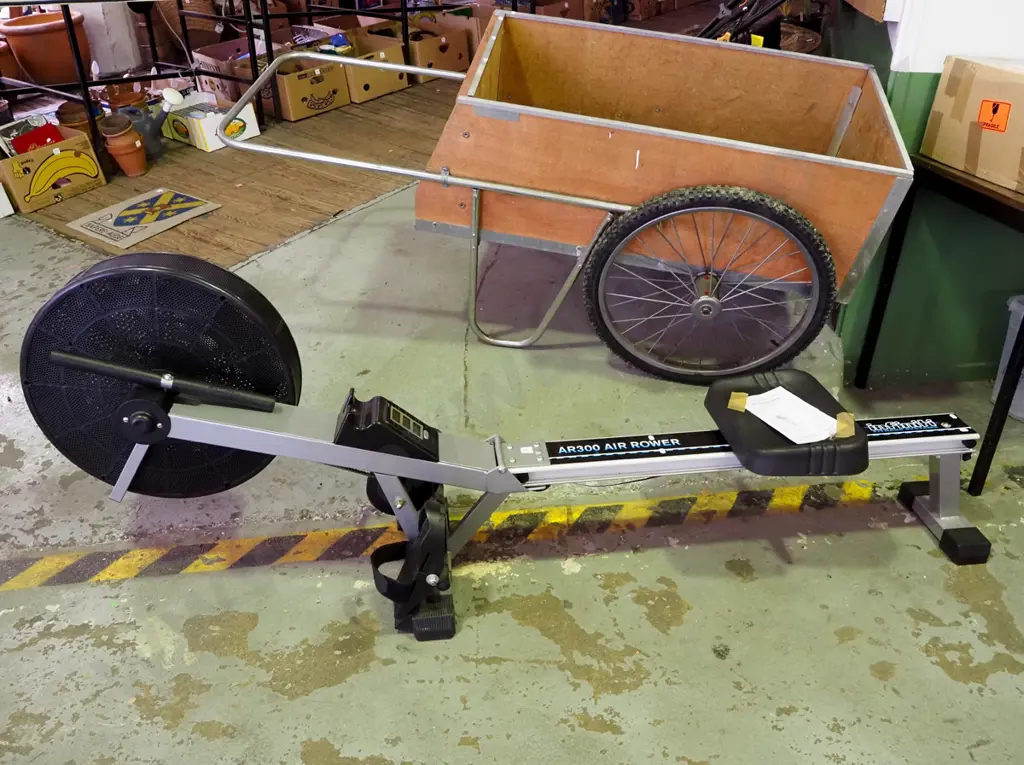 Infiniti rowing machine Image 1++