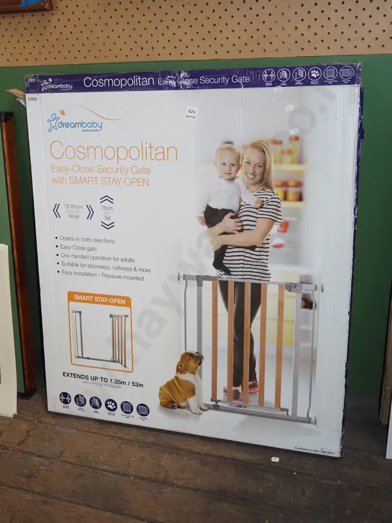 boxed Dream Baby security gate Image 1++