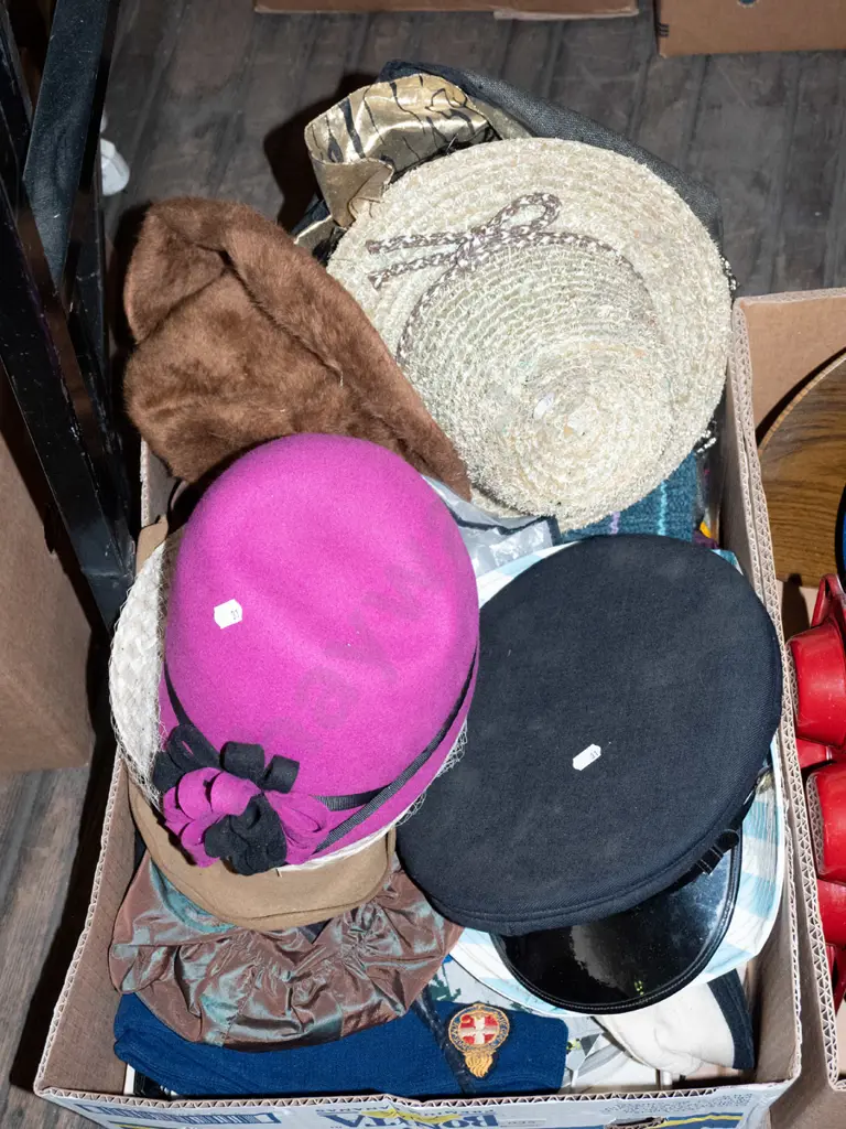 box of hats Image 1++