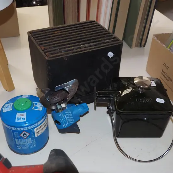 cast iron stove and cast iron and enamel pouring pot