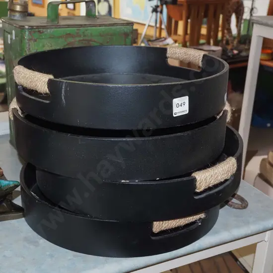 4x black circular serving trays