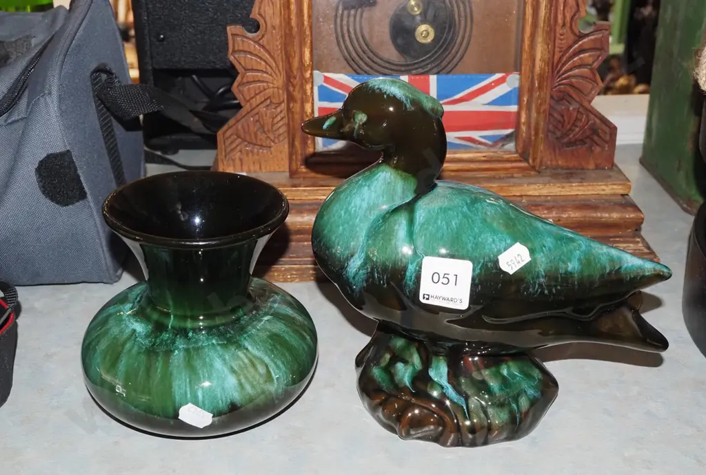 Blue Mountain vase, duck H200 Image 1++