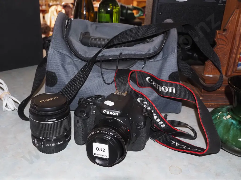 Canon EOS 600D digital camera with bag and additional lens Image 1++