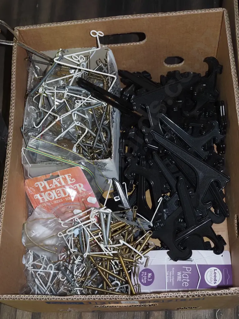 box; plate racks, plate wires etc Image 1++