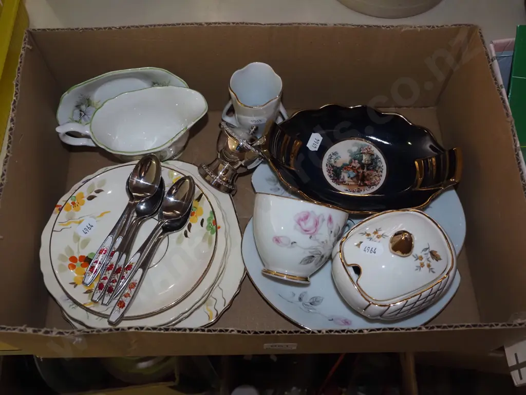 box; Carlton romance scene bowl, teaspoons, tennis set etc Image 1++