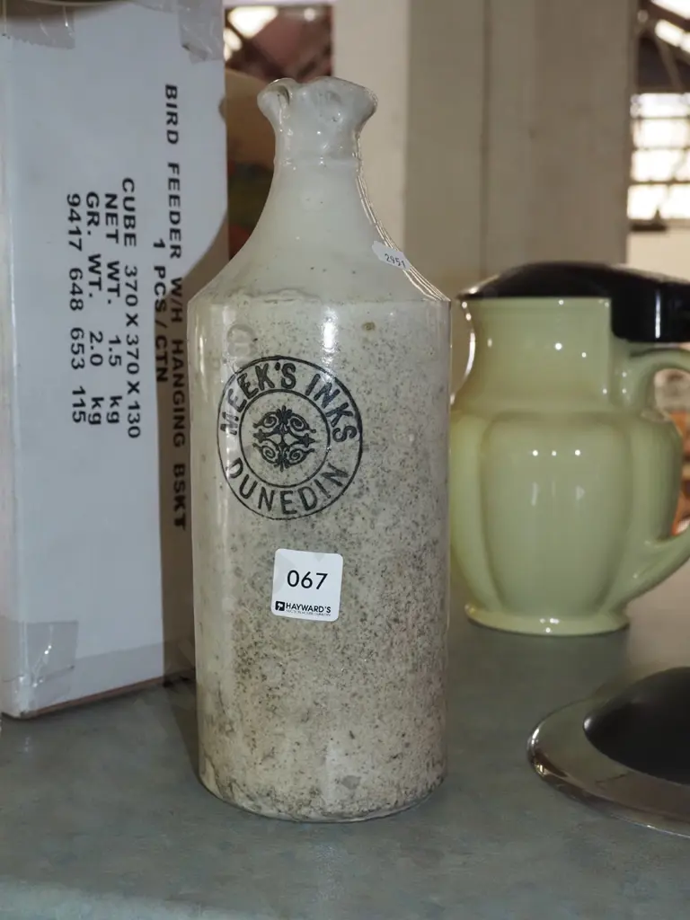 Meaks of Dunedin ink bottle - staining H270 Image 1++