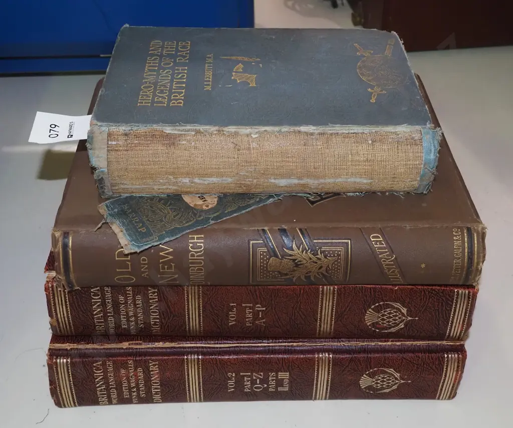 2x vintage books, 2x Encyclopedia Britannica Image 1++
