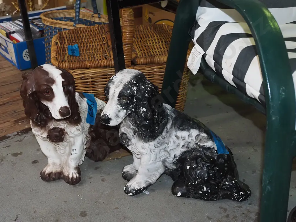 2x ceramic dog figurines H360 Image 1++