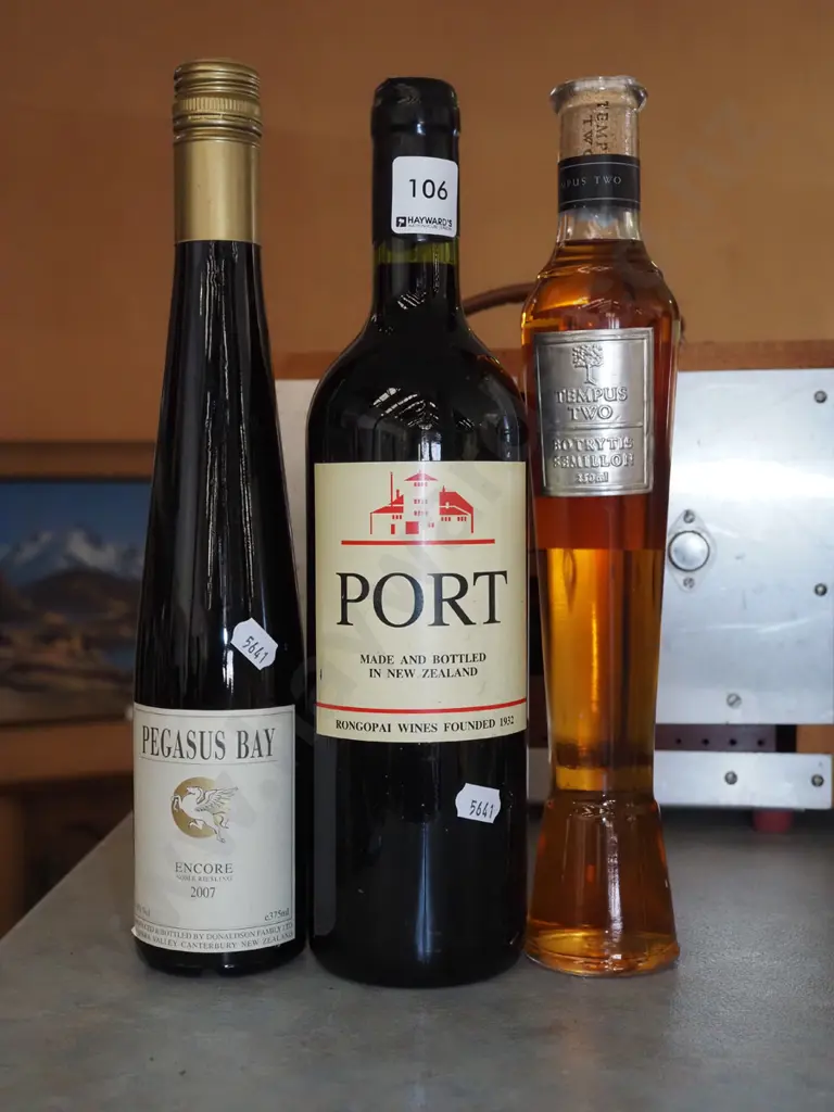 2x bottles of wine, bottle of port Image 1++