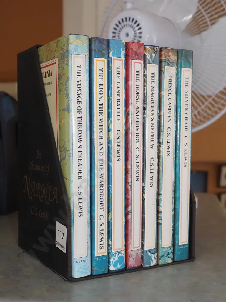 Chronicles of Narnia set Image 1++