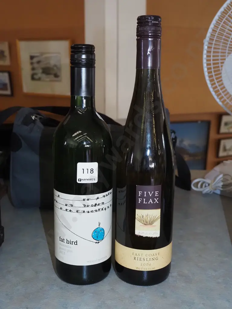 2x bottles of white wine Image 1++