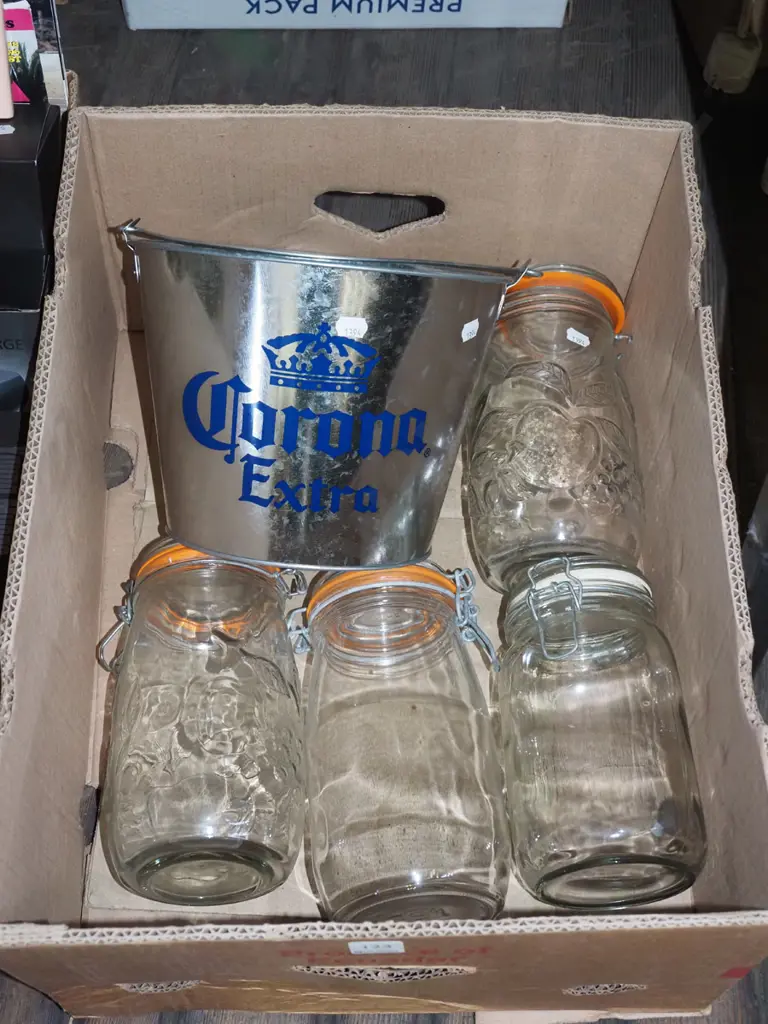 4x self sealing jars, Corona ice bucket Image 1++