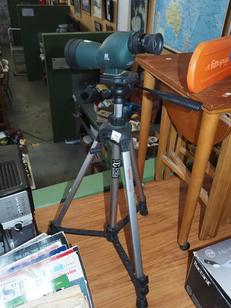 spotting scope, tripod Image 1++