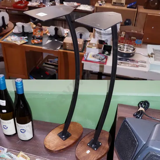 2x homemade wood and metal speaker/stands H630