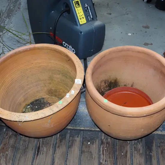 2x terracotta garden planters - green dots H360 Diam-400