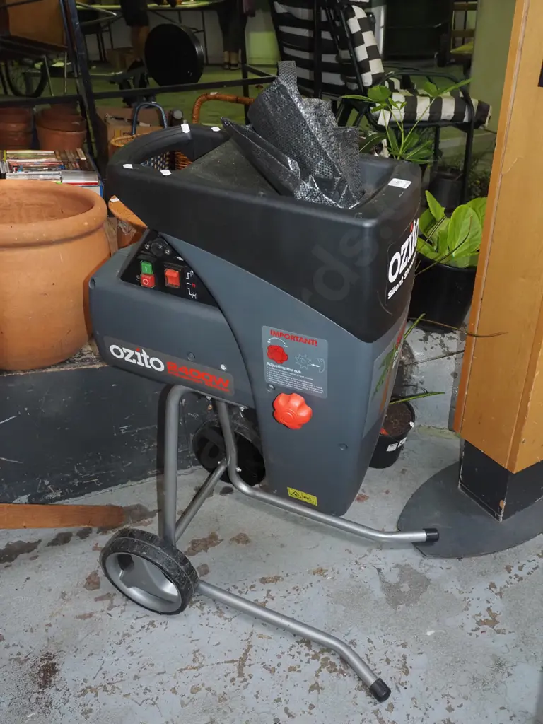 Ozito Silent garden shreader Image 1++