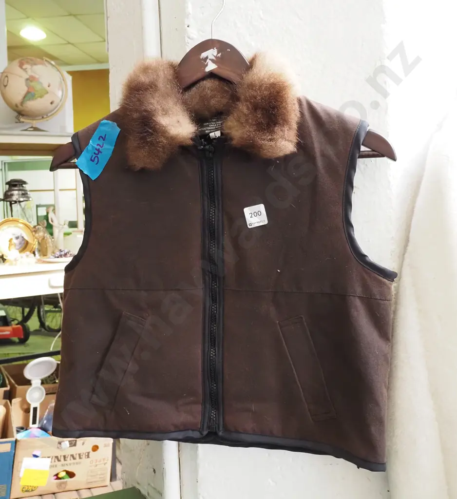 child's large oilskin vest with fur collar Image 1++