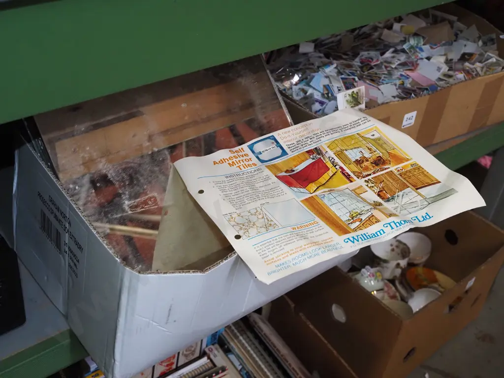 box; self adhesive mirror tiles Image 1++