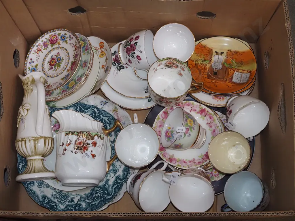 box; cups, saucers, jugs, plates Image 1++