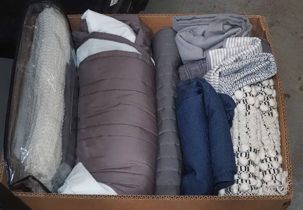 box; duvet covers , cushion covers etc Image 1++