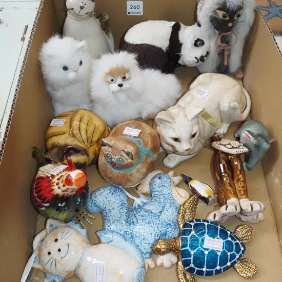 box; animal figurines