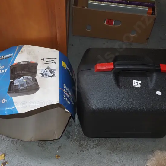 Dick Smith deluxe circular saw in hard case