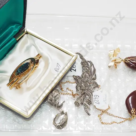 tray; brooch, earrings and pendant