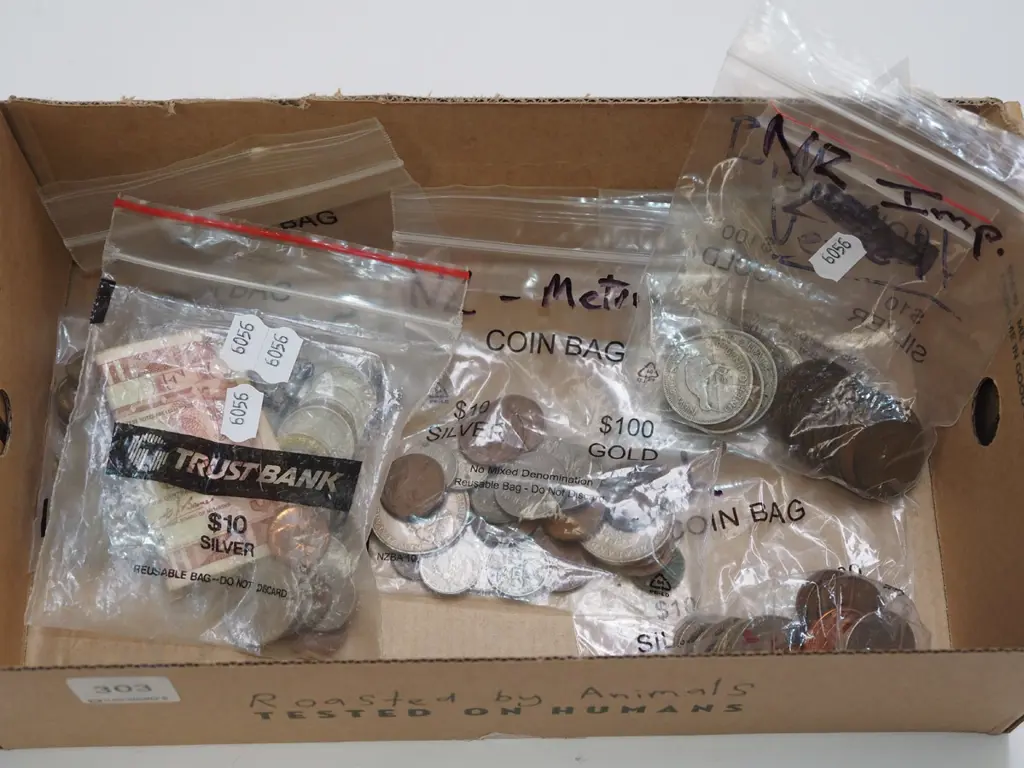 box; bank notes and coins Image 1++