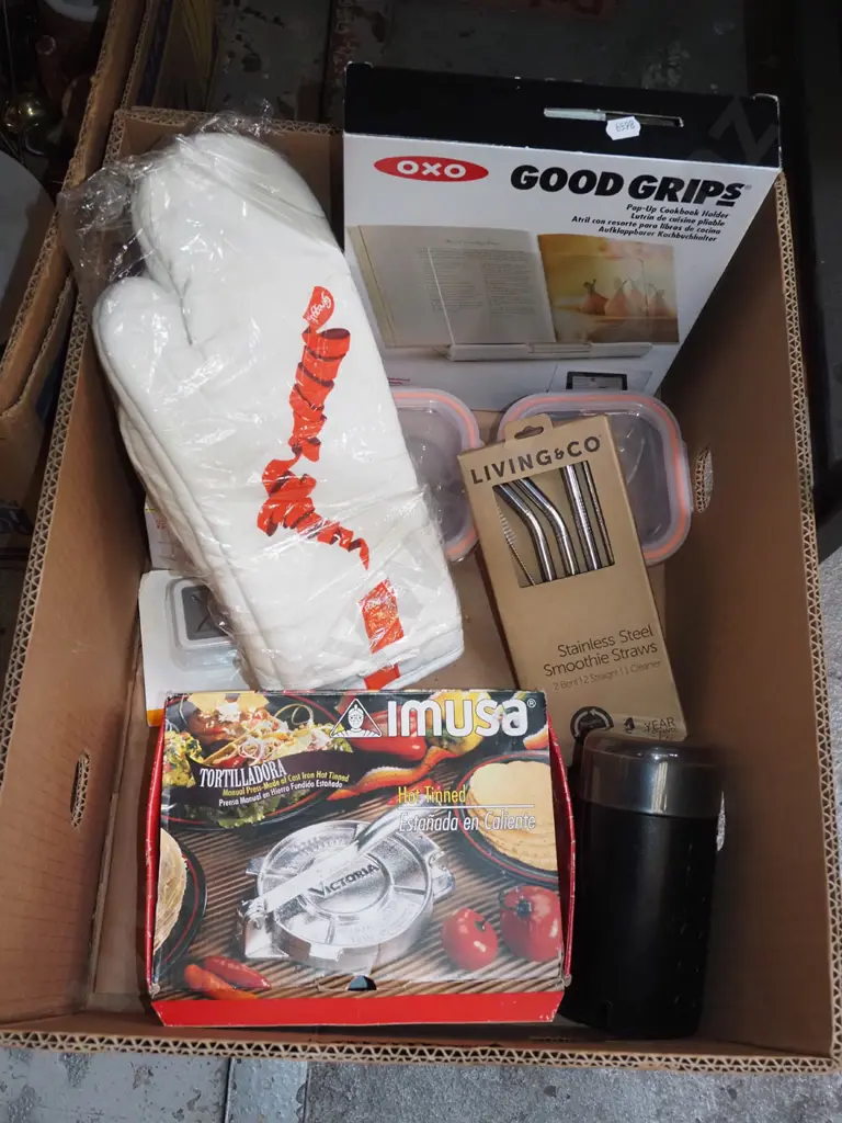 box; spice/coffee grinder, stainless steel straws etc Image 1++