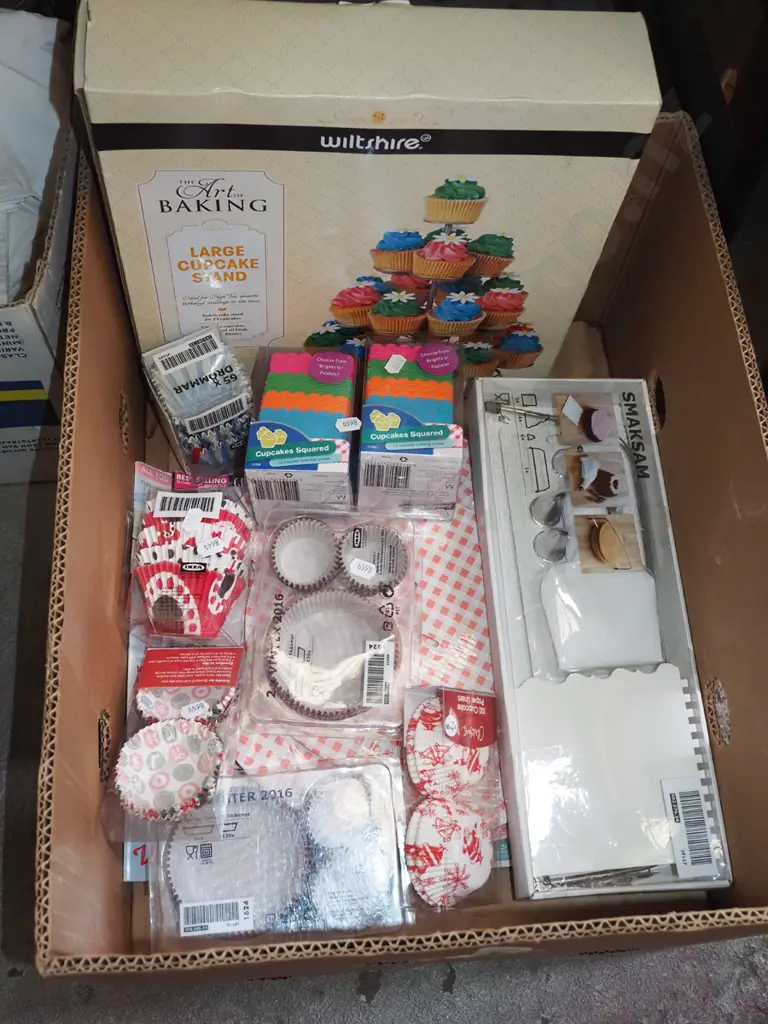 box; cupcake stand, icing set etc Image 1++