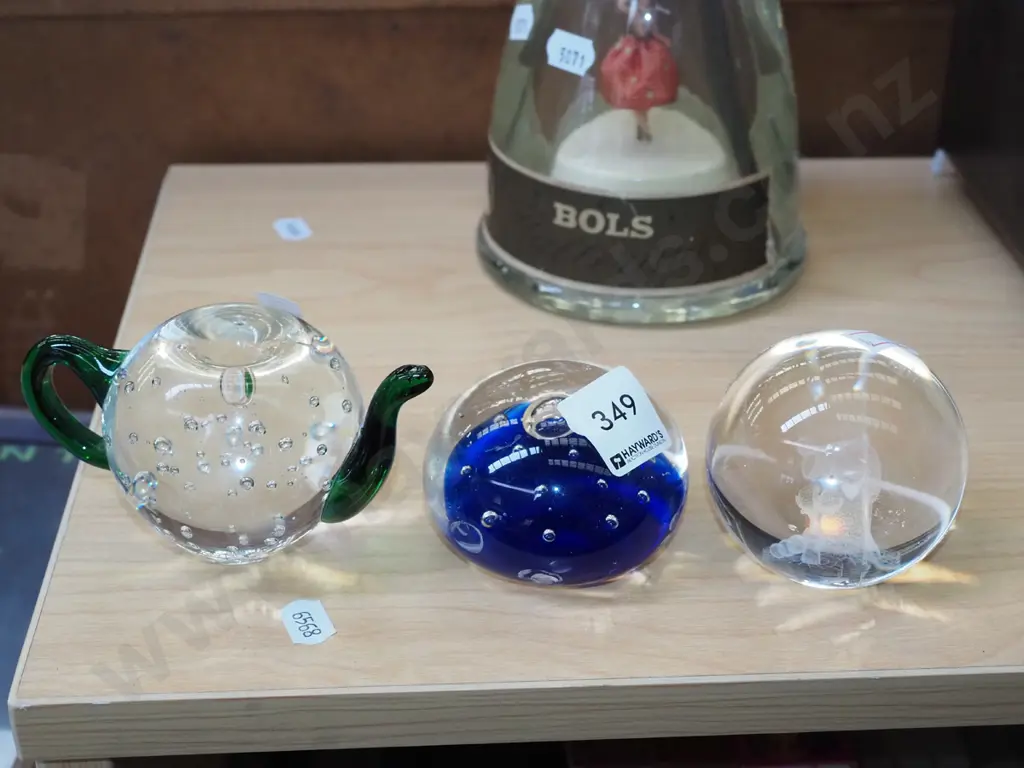 3x studio glass paperweights Image 1++