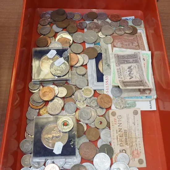 plastic tray of notes ands coins