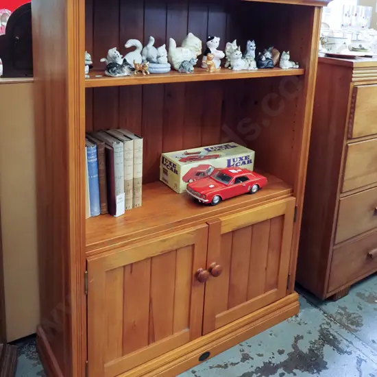 rimu 2 door cupboard/shelf unit H1230 W920 D360